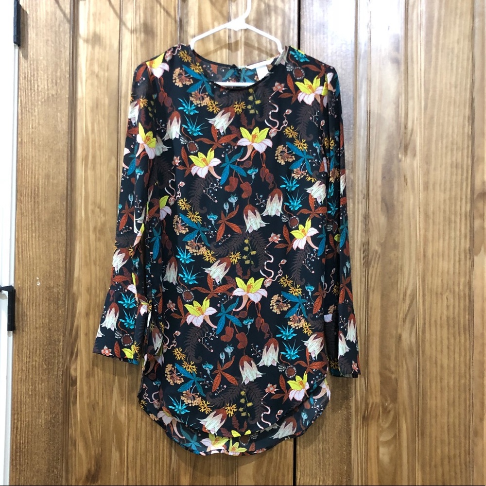 Size 6 Floral H&M top. Worn once